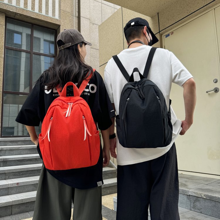 Fácil de llevar, la mochila es una buena opción para usted