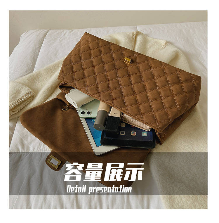 The new diamond-shaped chain bag for women is a trendy and fashionable matte single-shoulder armpit bag for commuting. The large-capacity crossbody bag is a cross-border trend undefined