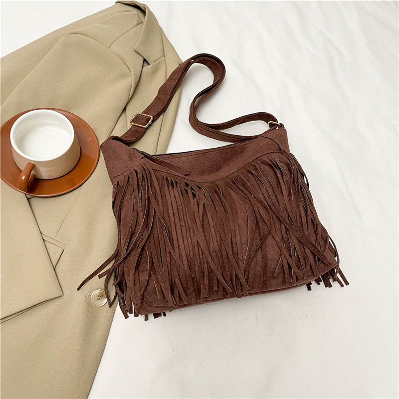 Tendencia de invierno bordilla brazalete bolso de mujer 2024 nuevo estilo simple nicho de moda texturas esmeriladas hombro simple