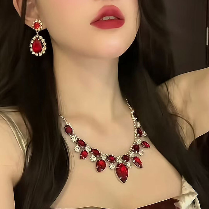 锁骨链女欧美时尚饰品大气奢华红色水滴水晶吊坠女士项链耳饰套装
