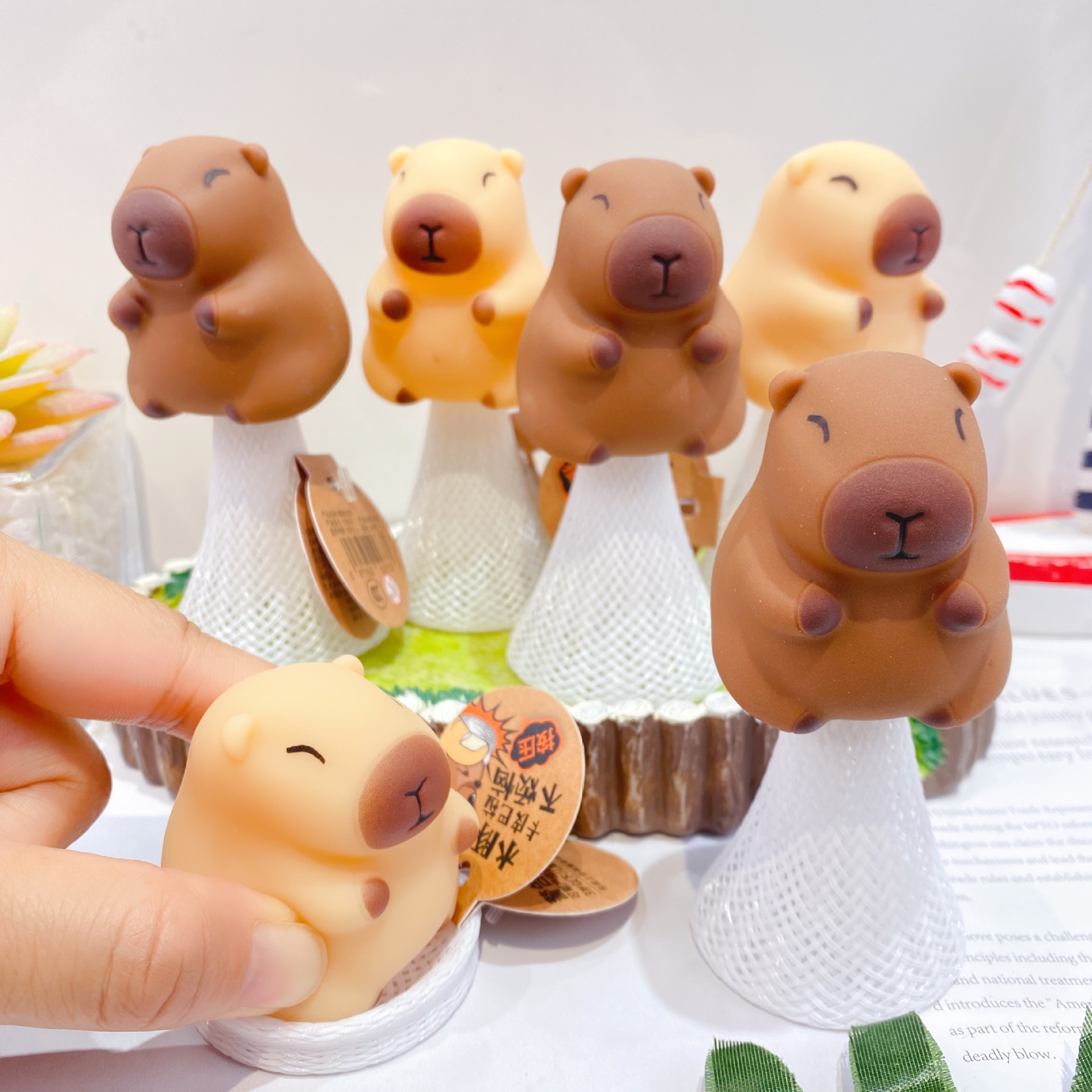 Nueva muñeca de delfín de rebote de Kapibala, lindo juguete de descompresión de lanzamiento de rebote de dibujos animados, celebridad de Internet, interacción con el mismo estilo