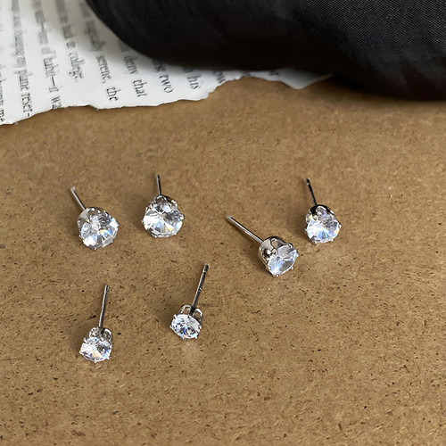 Men's and Women's Ins Style Six-Claw Crystal Zircon Ear Studs, Everyday Matchable Sparkling Bone Earings