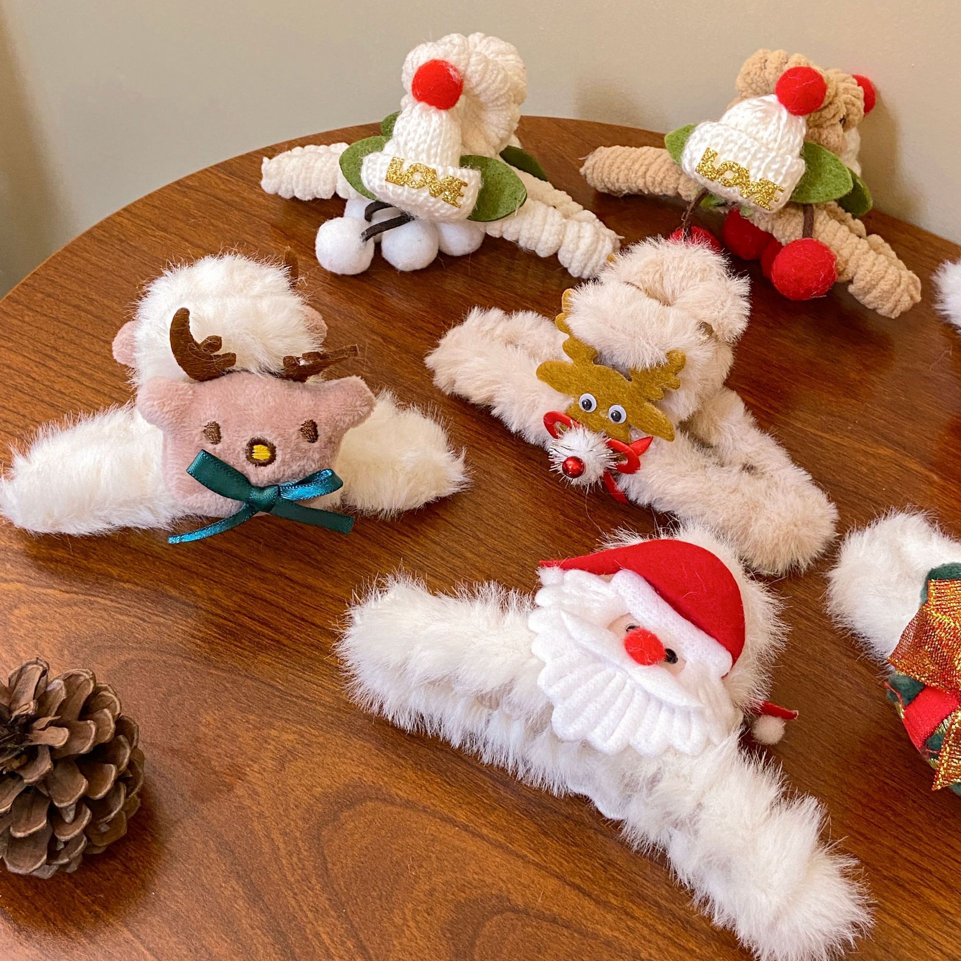 60g Weight Hair Claws Hair Accessories Type 1 Piece Quantity Festival, Street Occasion Plush Material Christmas Festival Christmas Tree, Santa Claus, Elk Pattern Women's Gender Handmade Design Cute Style Christmas Cute Women's Christmas Tree Santa Claus Elk Plush Handmade Hair Claws 3