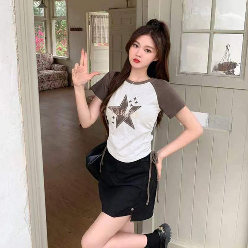 Vintage American Star Short Sleeve Square Neck T-Shirt for Women, Unique and Niche Design, Short Length with Straps and Drawstring, Hot Chick Top