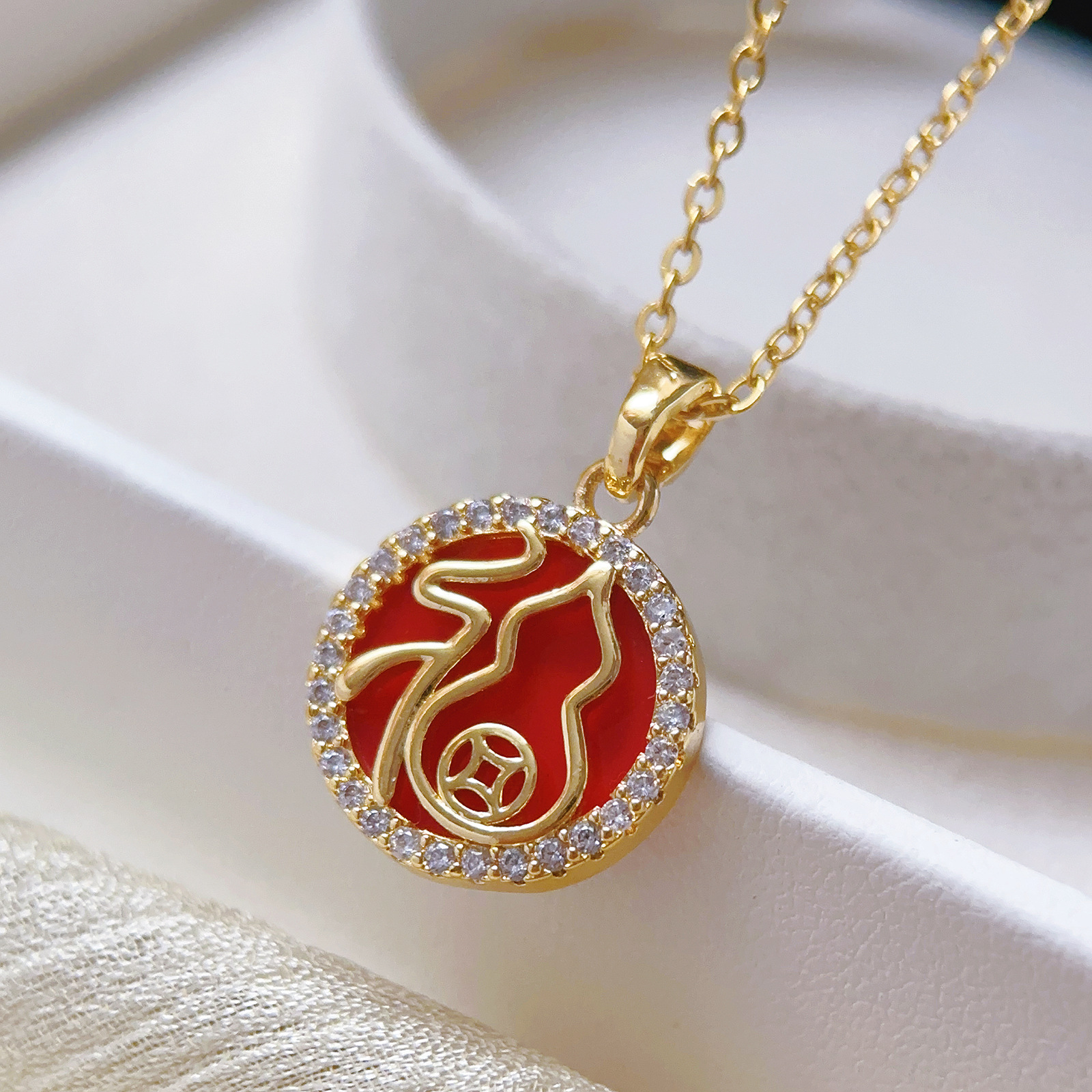 Retro marca redonda Caifu collar mujer joyería de inserción roja China viento galvanizado 18K set de pendientes de oro