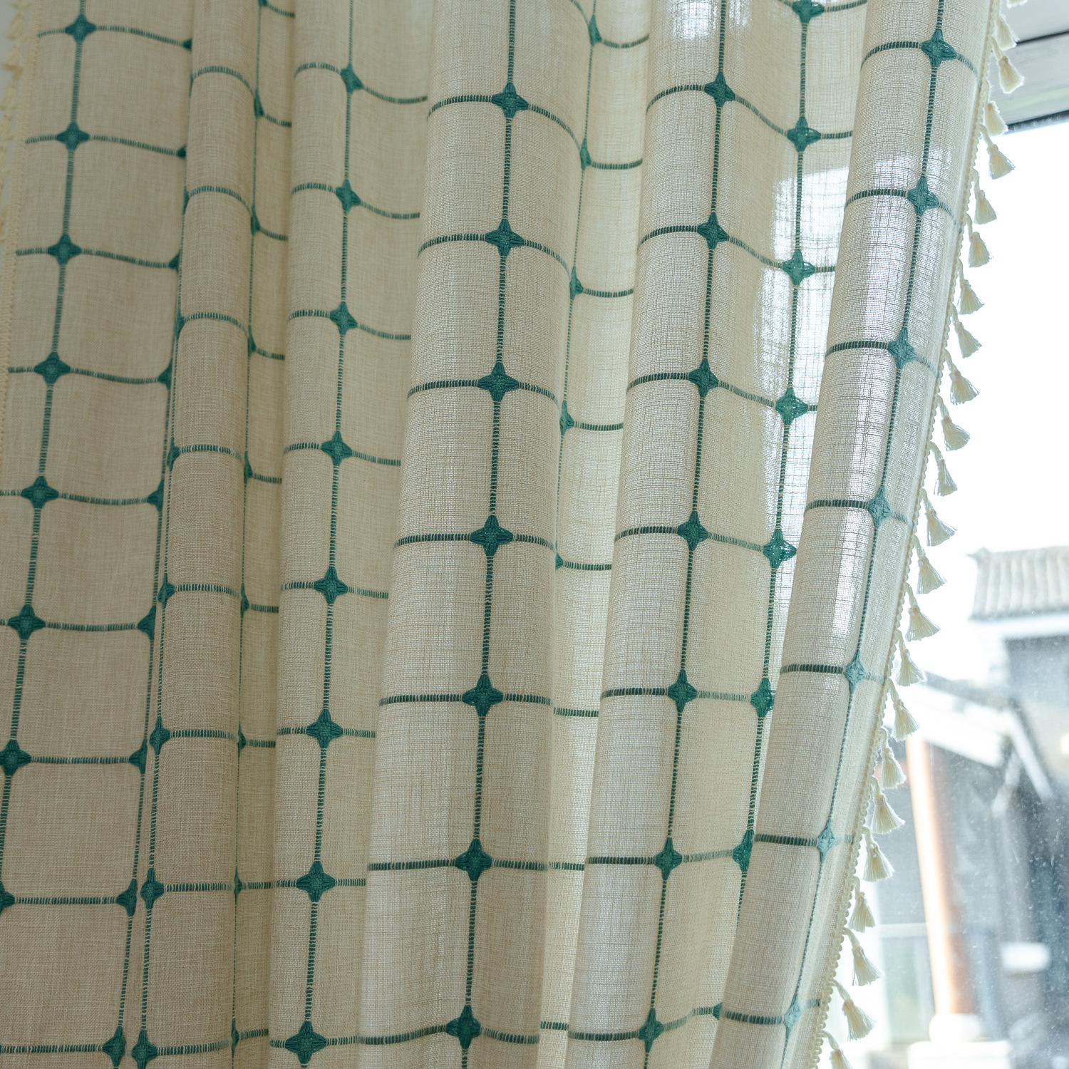 후크 유형-아니요. 4 베이지 색 블루 라인. 수 놓은 중간 격자 무늬