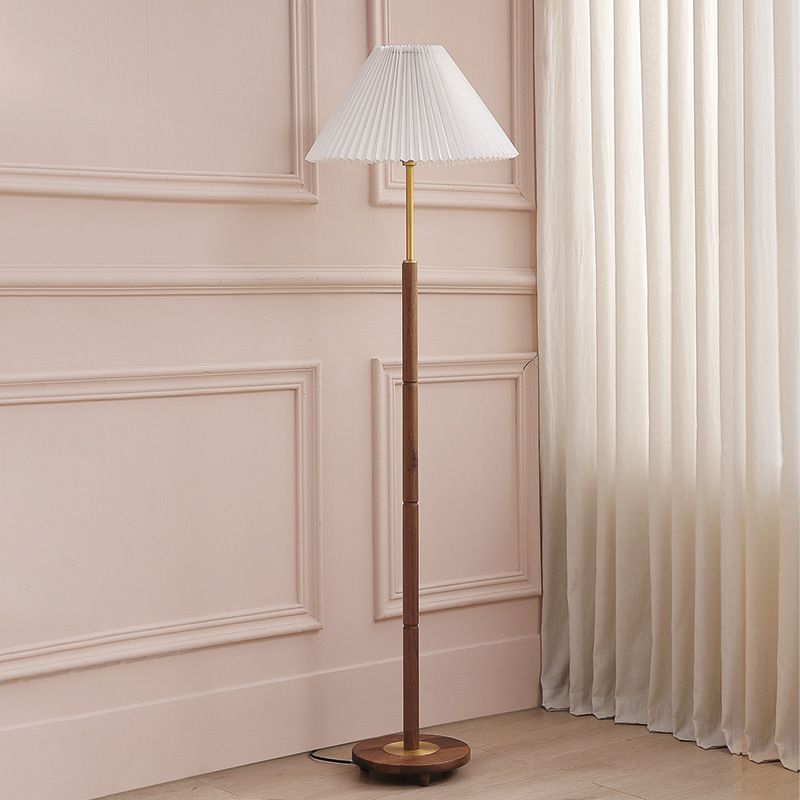 Nordic Walnut Floor Lamp with Pleated Decoration, Brass American-Style Living Room Light, Light Luxury Retro Vintage Homestay Lamp Nordic Walnut Floor Lamp with Pleated Decoration, Brass American-Style Living Room Light, Light Luxury Retro Vintage Homestay Lamp