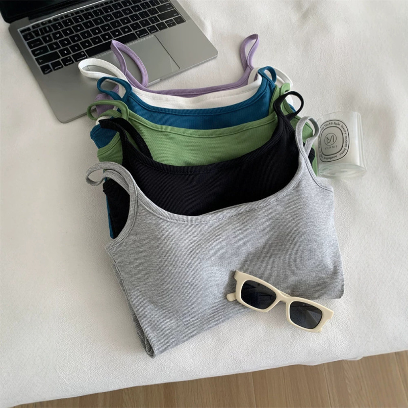 Basic Versatile Camisole with Chest Pads for Women, No Need to Wear a Bra, Suitable as a Base Layer, New Spring/Summer Style, Slimming, Flat Neckline, Thin Straps, Beautiful Back