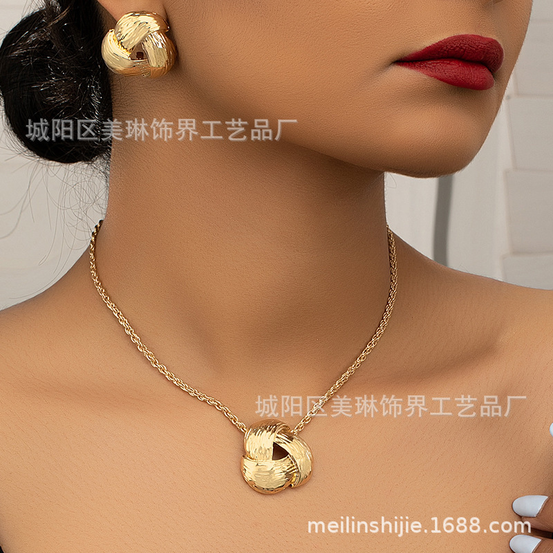 European and American cross-border fashion high-end accessories necklace and retro temperament earrings women's jewelry suit source factory
