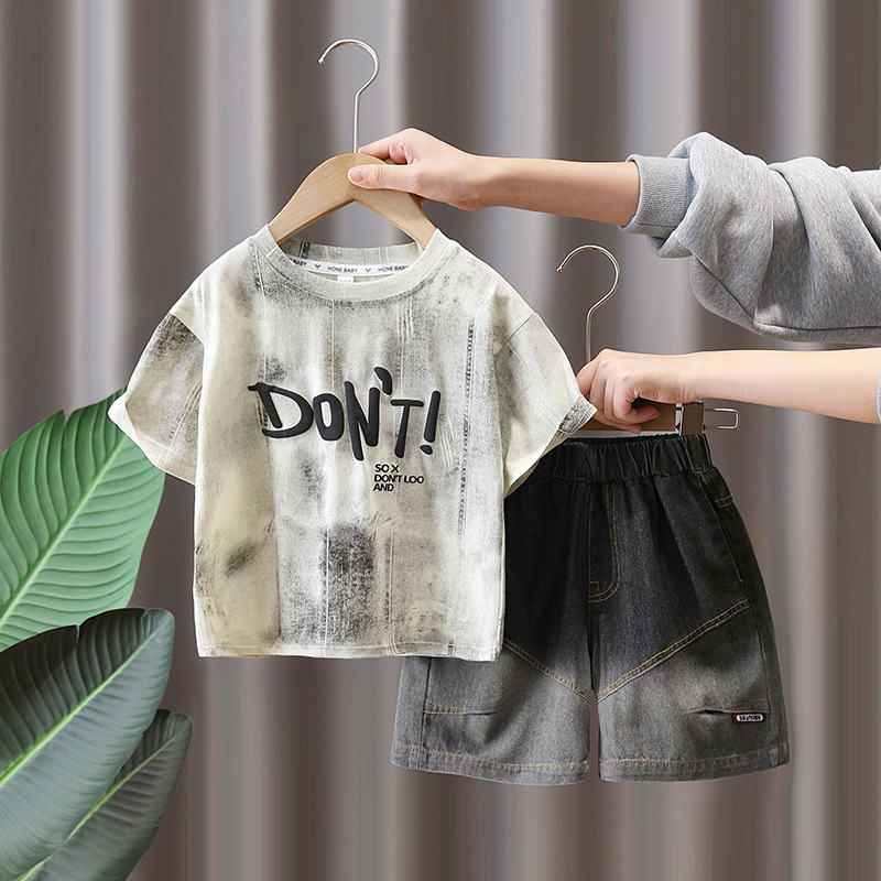 7226 Traje de verano para niños 2025 Nueva moda Ropa para niños Camiseta coreana de manga corta Traje de dos piezas de celebridades de Internet de verano