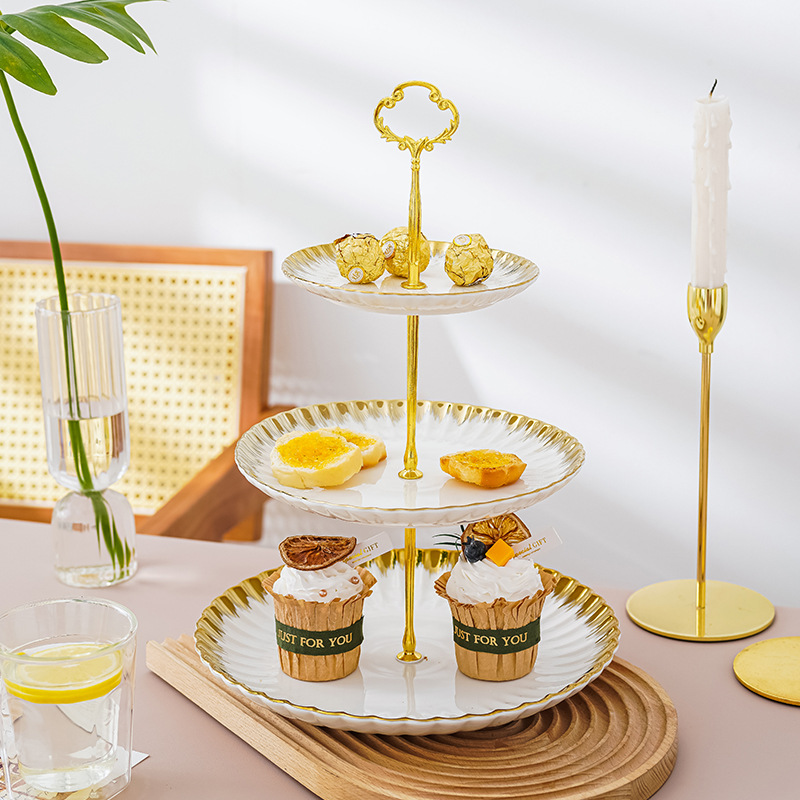 Luz de lujo de tres capas Placa de fruta cerámica de estilo europeo hogar sala de estar mesa de café creativo exquisito multi-capa snack seco fruta caramelo placa