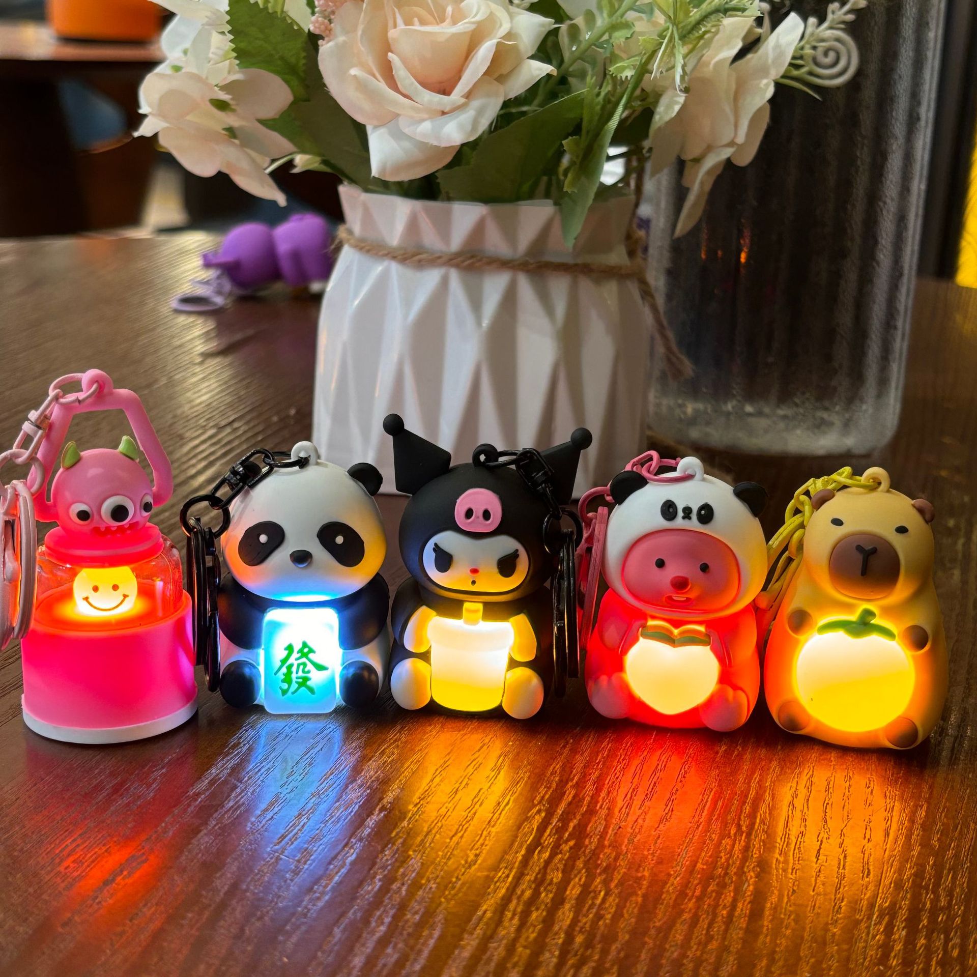 Transfronterizo Kapibara iluminación llavero Kullomi llavero muñeca pequeño beaver colgante colgante