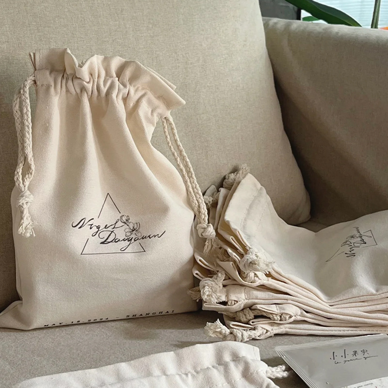 Fábrica directa de nuevo algodón y cáñamo bolsas de cuerda de dibujo bolsas de joyería personalizadas bolsas de embalaje de joyería pueden imprimir LOGO
