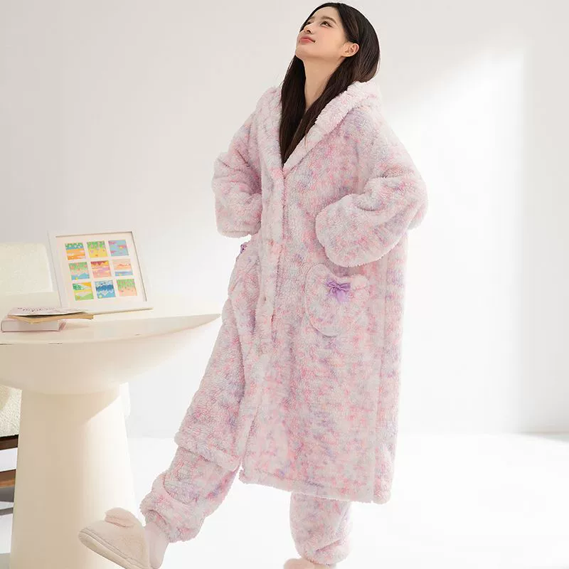 Супер толстый студент с капюшоном зимой