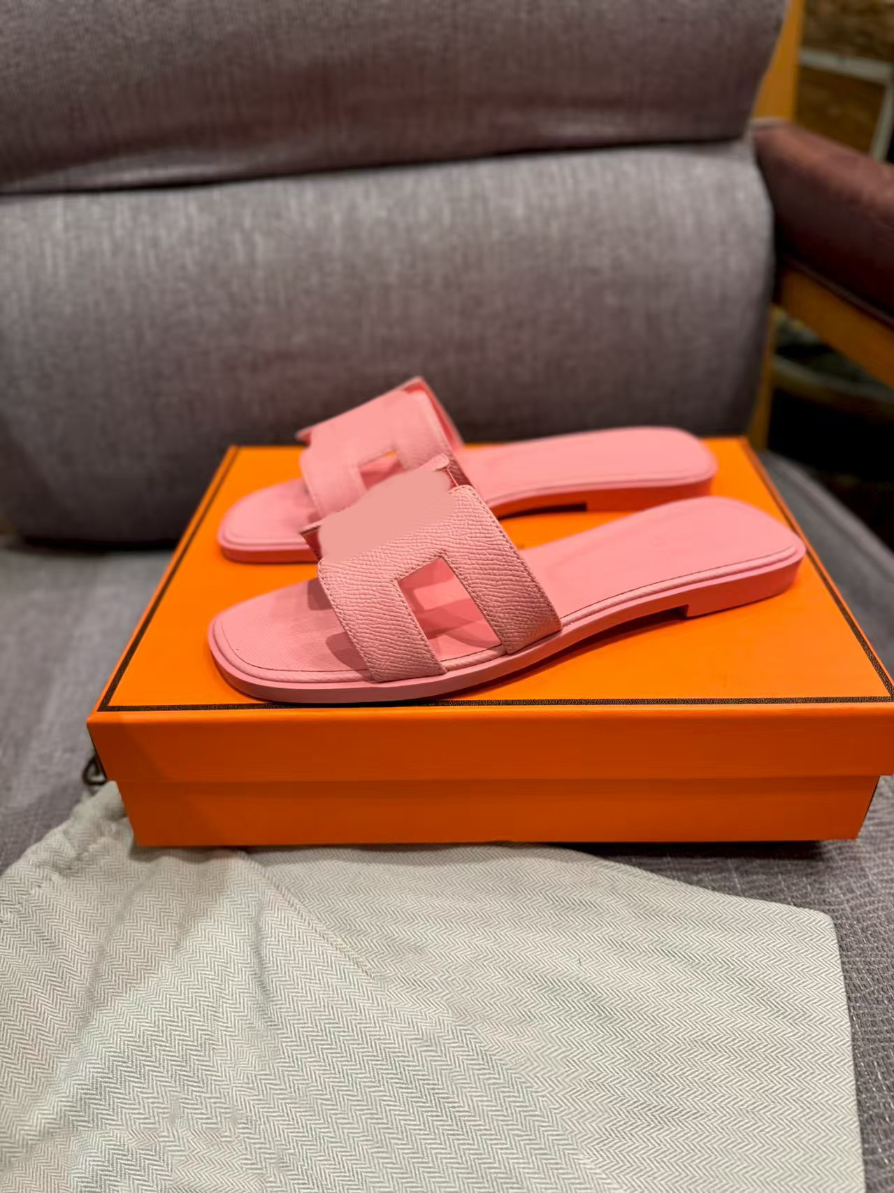 鼎羊皮の新型真皮平底ネット赤同タイプのスリッパ女性夏外着一字引きビーチカジュアル太さと涼しさ引き