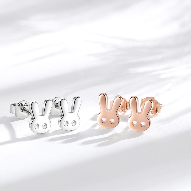 Simple s925 plata nueva moda de plata Lisa pendientes del perno prisionero de las mujeres hechas a mano lindo conejo de dibujos animados pendientes Corea del Sur
