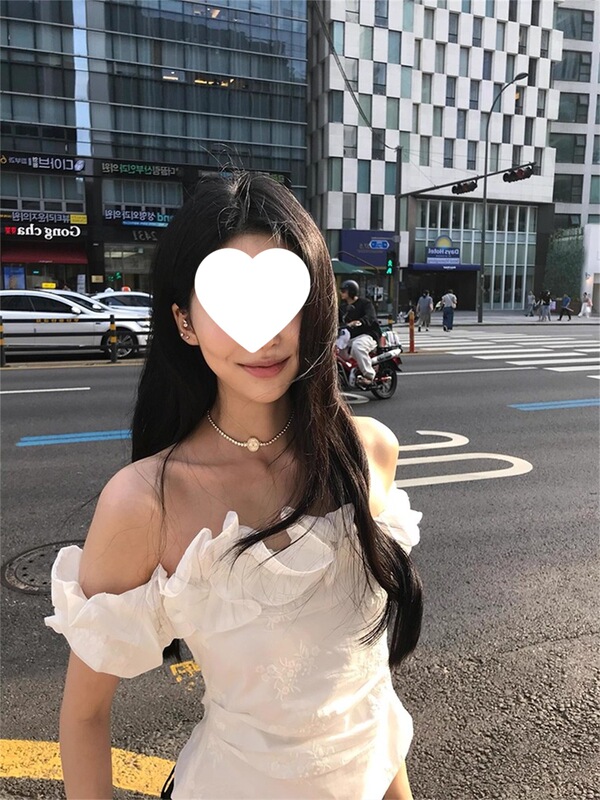 High-End Pure White One-Shoulder Ruffle Lace Design Short-Sleeved Shirt Slim Waist Sweet and Spicy Style Trendy Top High-End Pure White One-Shoulder Ruffle Lace Design Short-Sleeved Shirt Slim Waist Sweet and Spicy Style Trendy Top