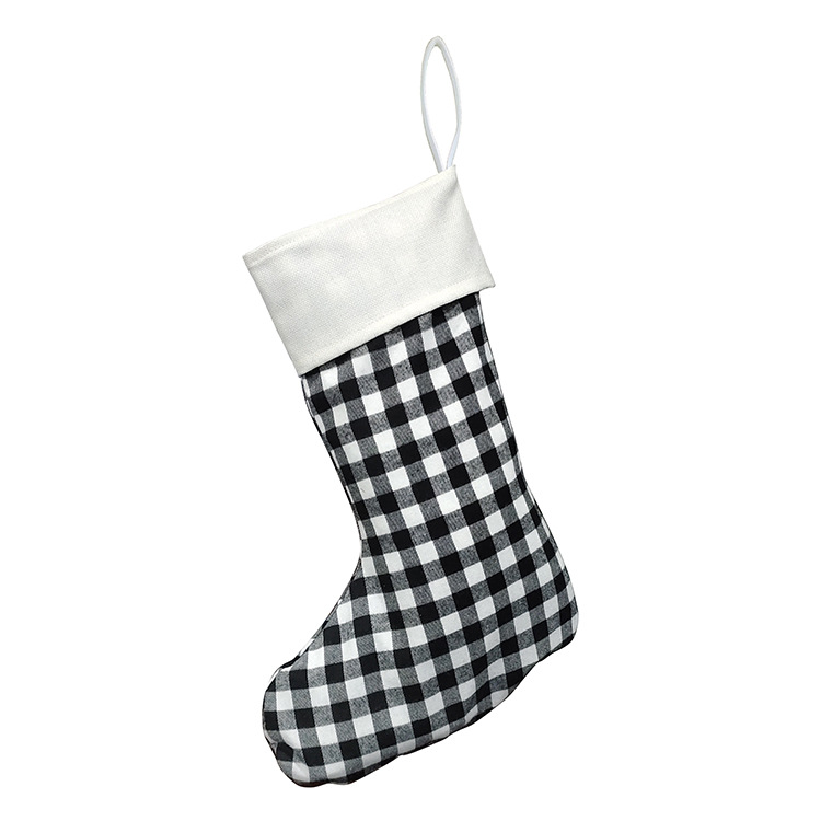 Adornos navideños a cuadros algodón y lino calcetines navideños bolsa de dulces colgante de Navidad bolsa de regalo a cuadros rojos y negros a cuadros en blanco y negro