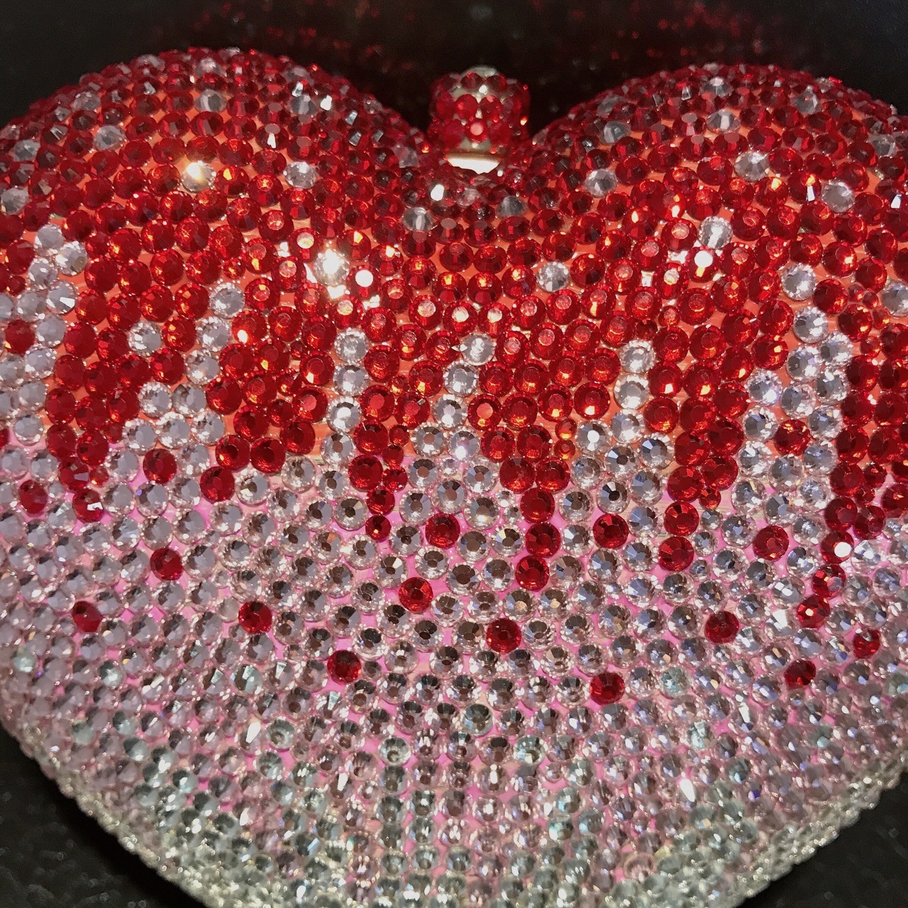 Fuente transfronteriza bolsas de cena de diamantes de color mixto amor rosa lleno de piedra de diamante de diamante bolsas de mano de mujer compactas