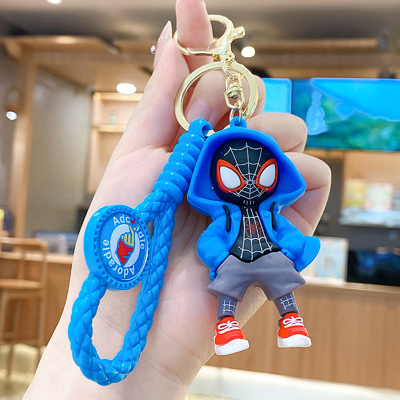 Nueva camiseta de moda cool Spiderman llavero Marvel muñeca colgante bolso de coche colgante regalo llavero image 7