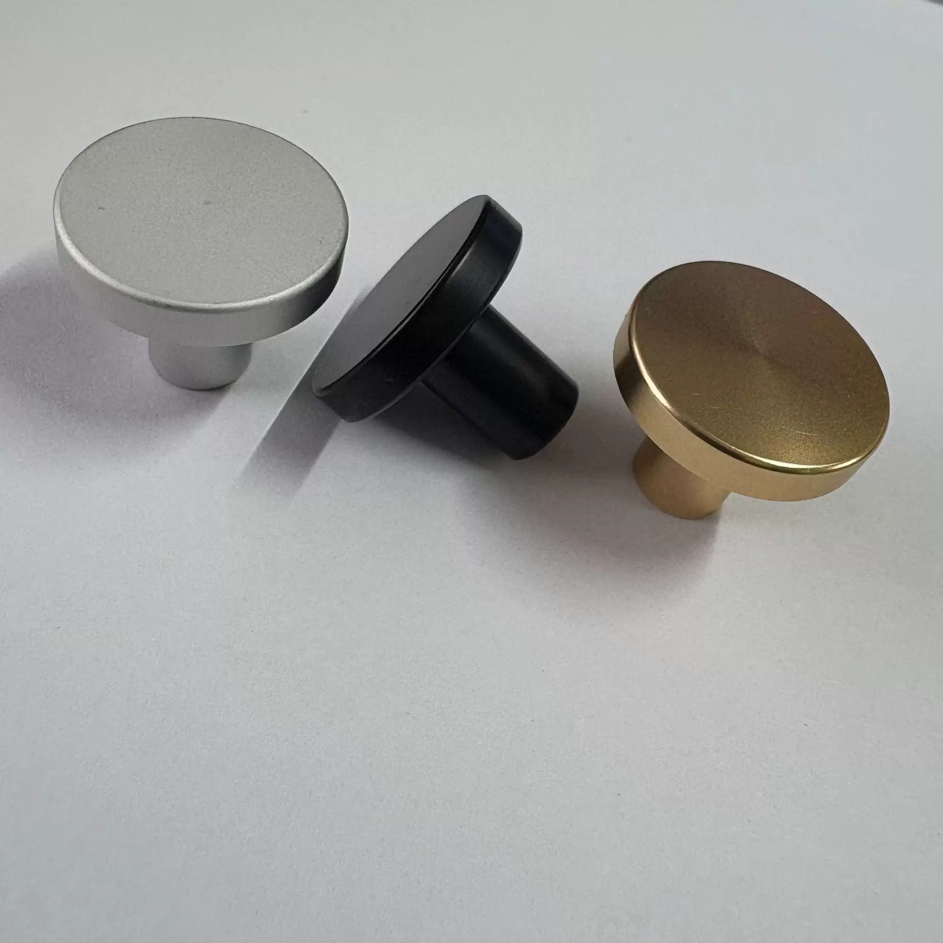 现代简约橱柜衣柜门把手家具抽屉拉手单孔金色拉手铝合金实心拉手