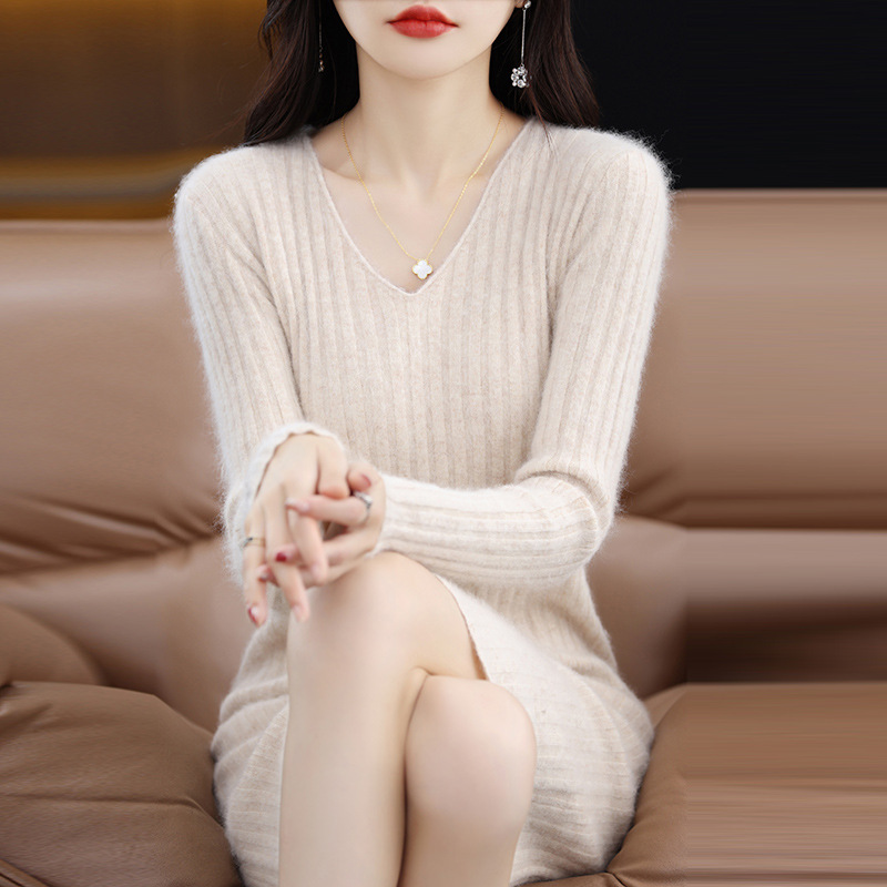 20新貂绒套头修身V领中长款连衣裙女内搭羊绒针织衫打底毛衣裙