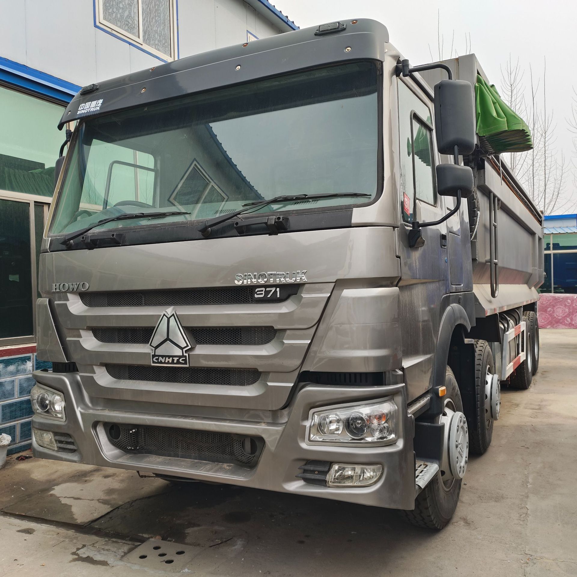 Exported Small Semi-Trailer Dump Truck· Howo Dump Truck 12-Wheel Dump Truck for Transporting Soil and Debris