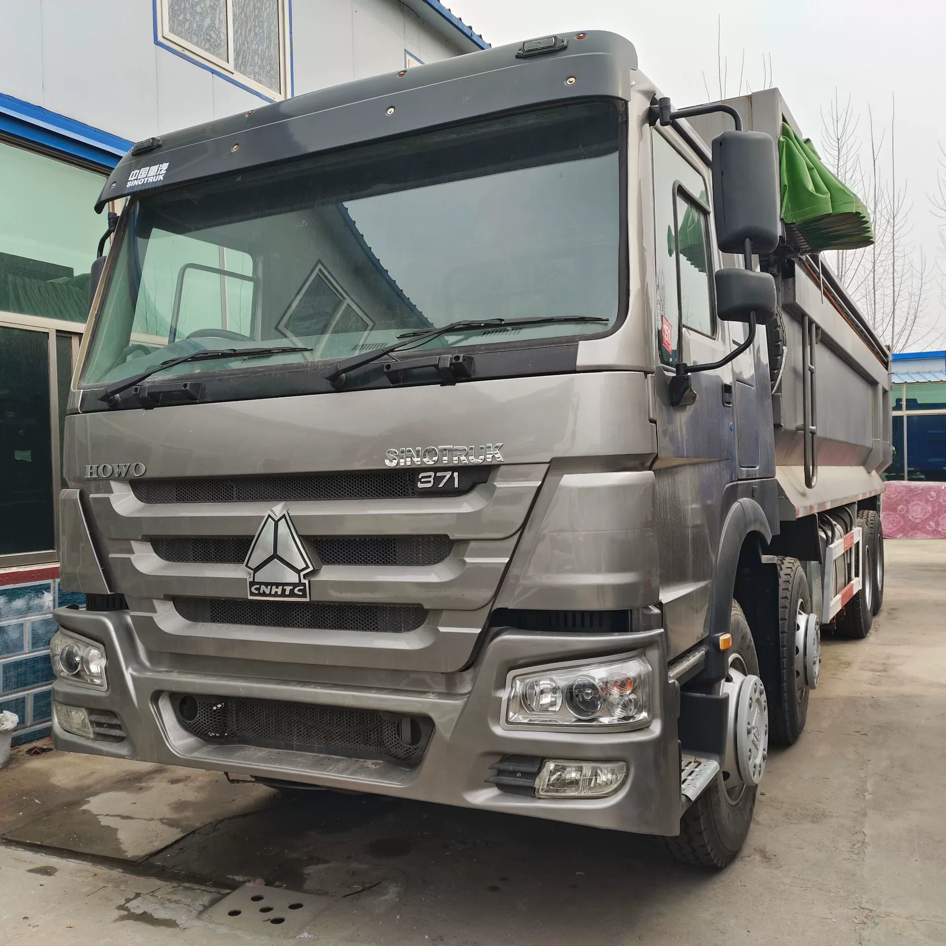 Экспорт бывшего в употреблении самосвала SINOTRUK HOWO 6×4 для инженерных и горных работ SINOTRUK HOWO371