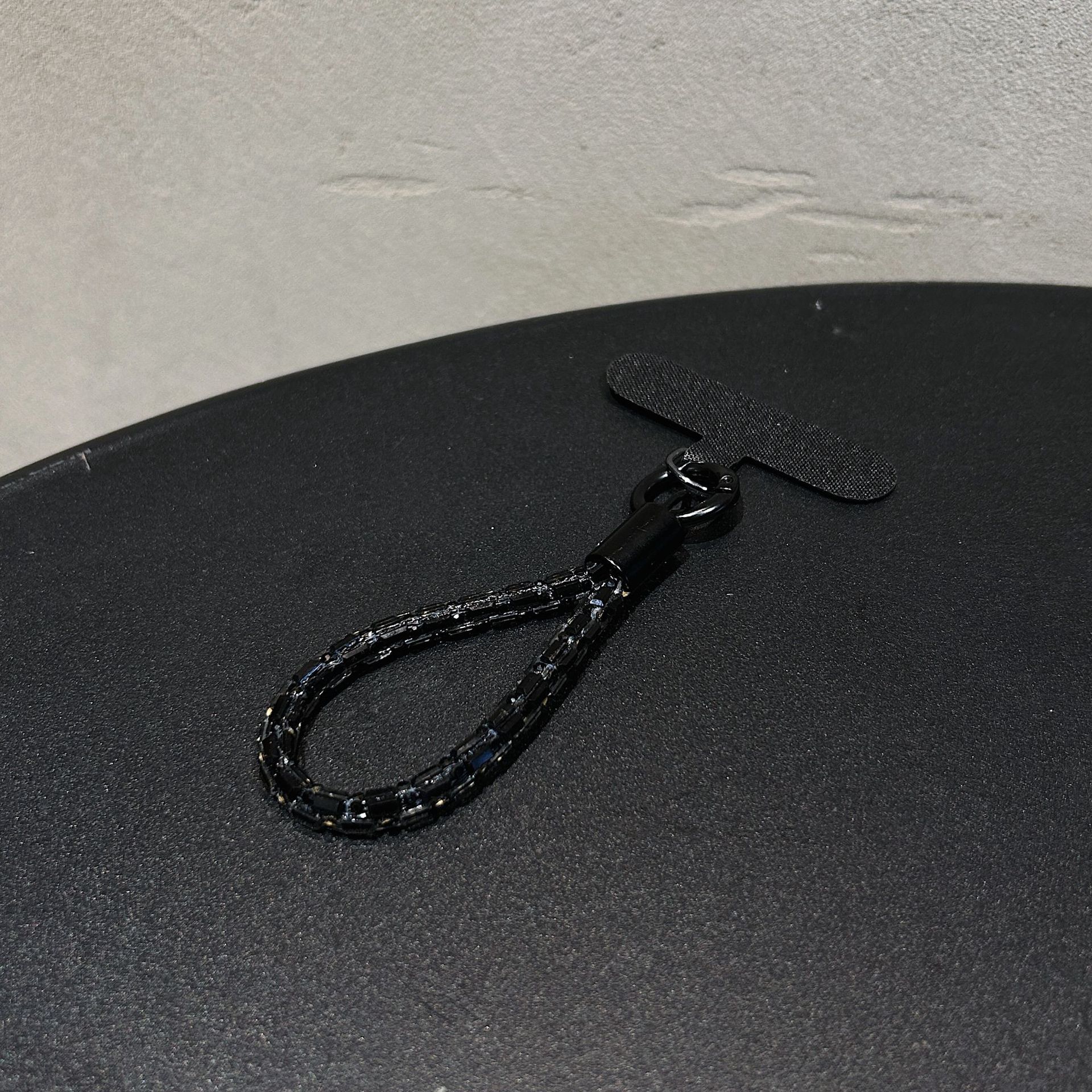 Colgante de diamante de alta sensación colorido perlas de diamante flash clip de teléfono móvil hebilla de metal resistente a la caída colgante de cadena corta resistente a la pérdida de cuello