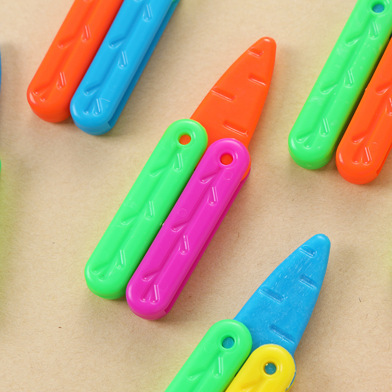 Mini mariposa cuchillo de rábano cuchillo de descompresión cuchillo de rábano que emite luz lindo bebé juguete internet celebridad plegable mariposa cuchillo