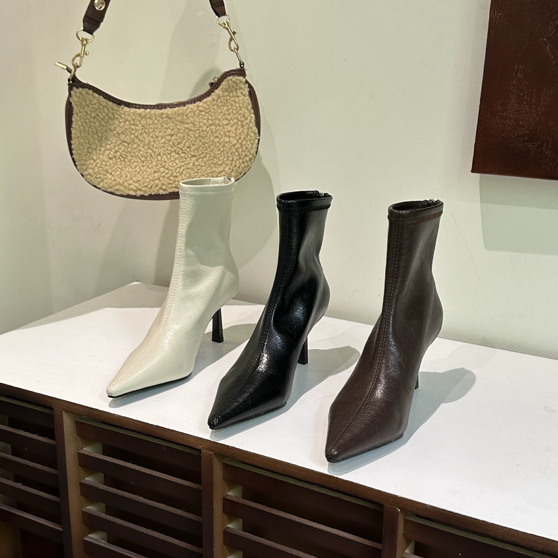 Женские короткие ботинки с заострённым носком, на высоком каблуке, узкие, на шпильке, универсальные, новые челси 2025 года, элегантные ботинки