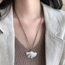剪秋新款新中式复古银杏叶设计感项链秋冬休闲长款毛衣链配饰时尚