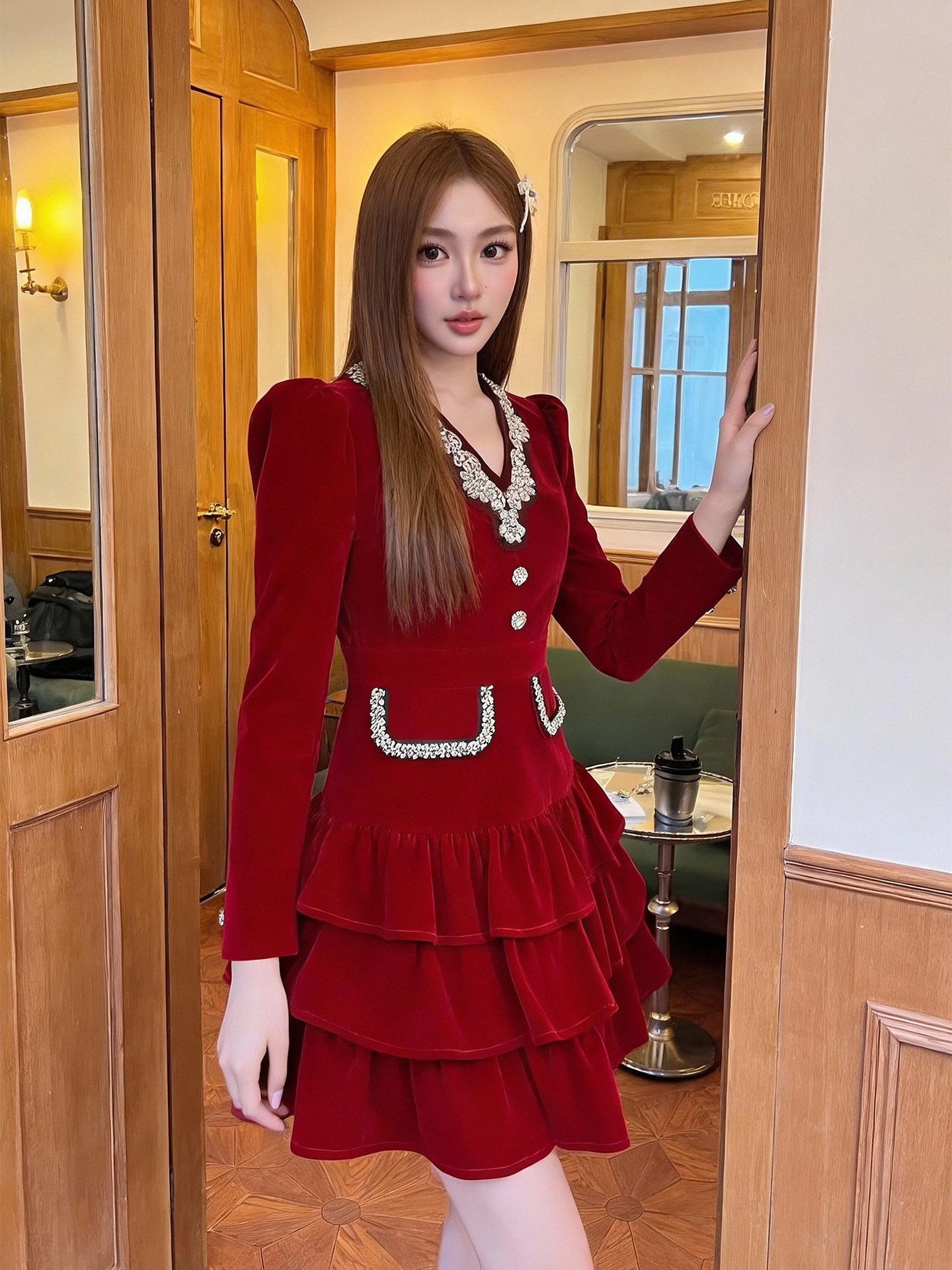 Đầm nhung bồng bềnh cổ V thắt eo đính đá phong cách Pháp — đen
