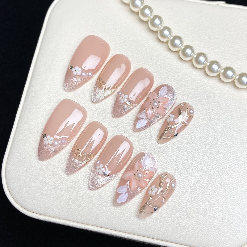 Sweet floral almond-shaped nails, purely handmade, fashionable and glittery, gentle and flattering, detachable almond-shaped nails wholesale Sweet floral almond-shaped nails, purely handmade, fashionable and glittery, gentle and flattering, detachable almond-shaped nails wholesale