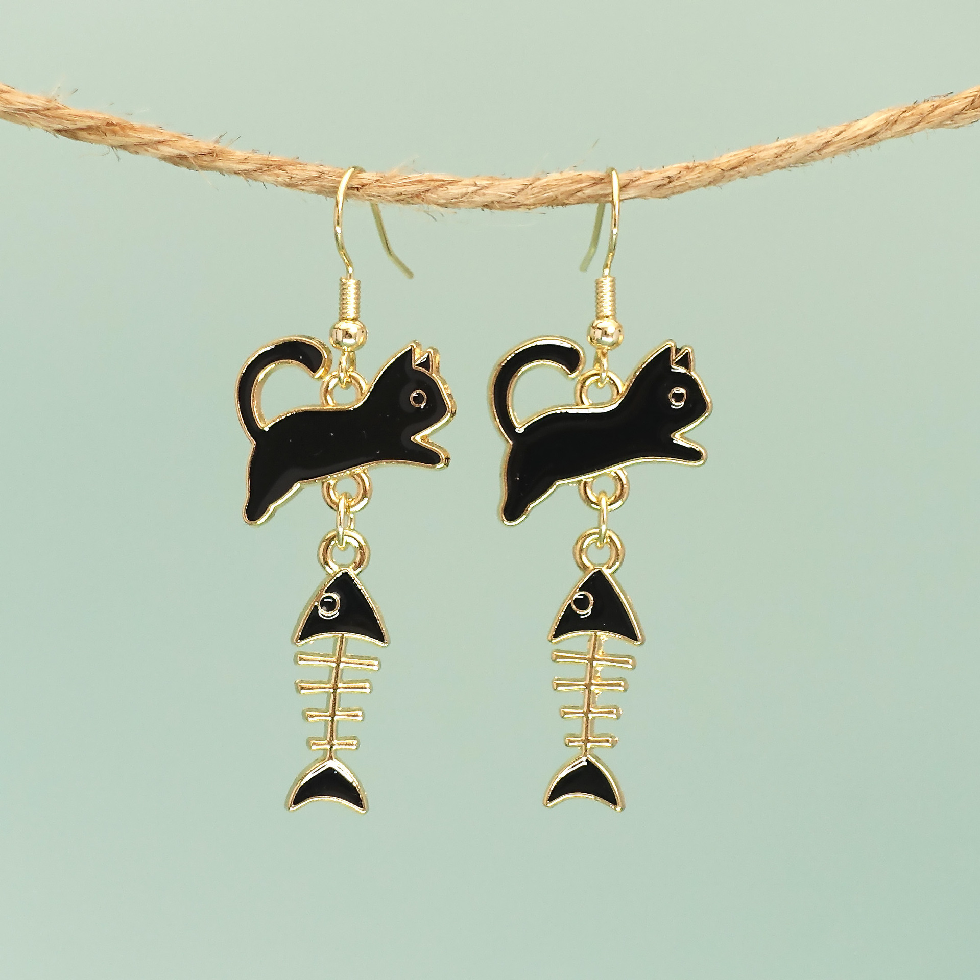 1 Pair Quantity 1 Pair Cute Streetwear Cat Fish Bone Enamel Alloy 14K Gold Plated Drop Earrings