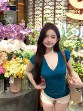 设计感纯欲风辣妹v领正肩显瘦短袖t恤2024夏季新款修身遮肚上衣女