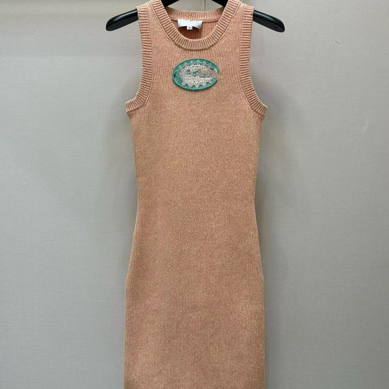Spring retro fashionable knitted vest with a round collar sleevless