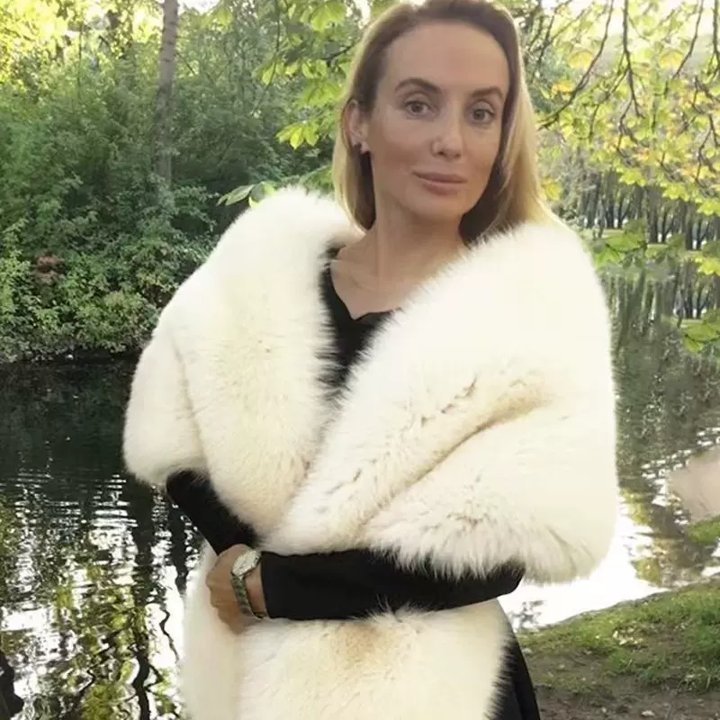 2025跨境外贸新款欧美仿狐狸毛交叉围巾女坎肩百搭保暖外穿披肩