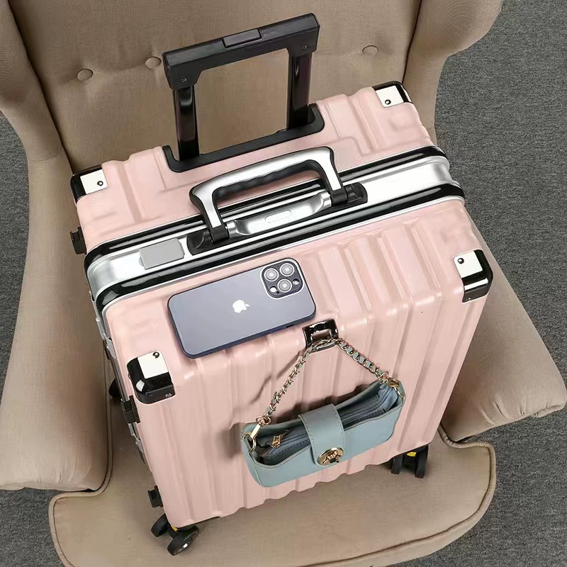 Suitcase universal, hardshell 20–28 in, wheels, explosion‑proof zipper and USB option