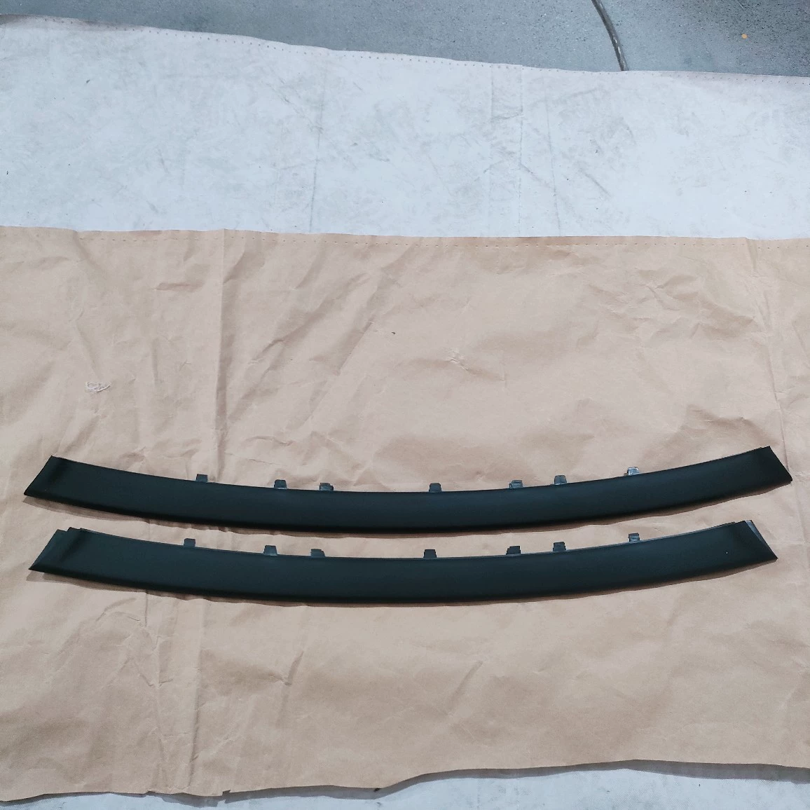 Прямые поставки с завода: декоративная решетка радиатора для Porsche Cayenne 2011-2014, нижняя решетка, артикул 95850597300.