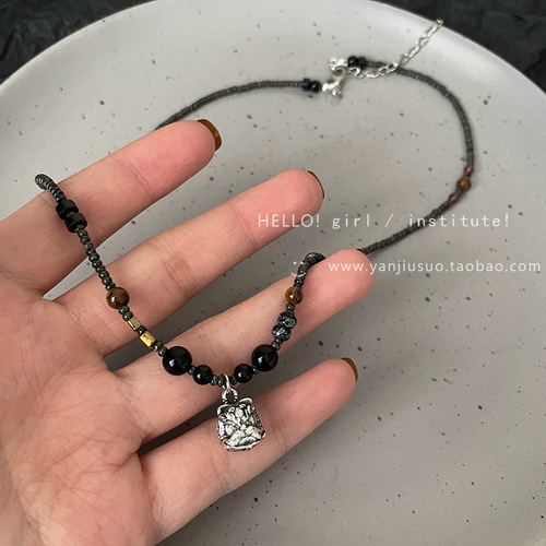 New Chinese Style Chinese Lion Pendant Necklace for Women, Autumn and Winter Edition, Ethnic Retro Bead Accessory, Personalized and Versatile Ornament
