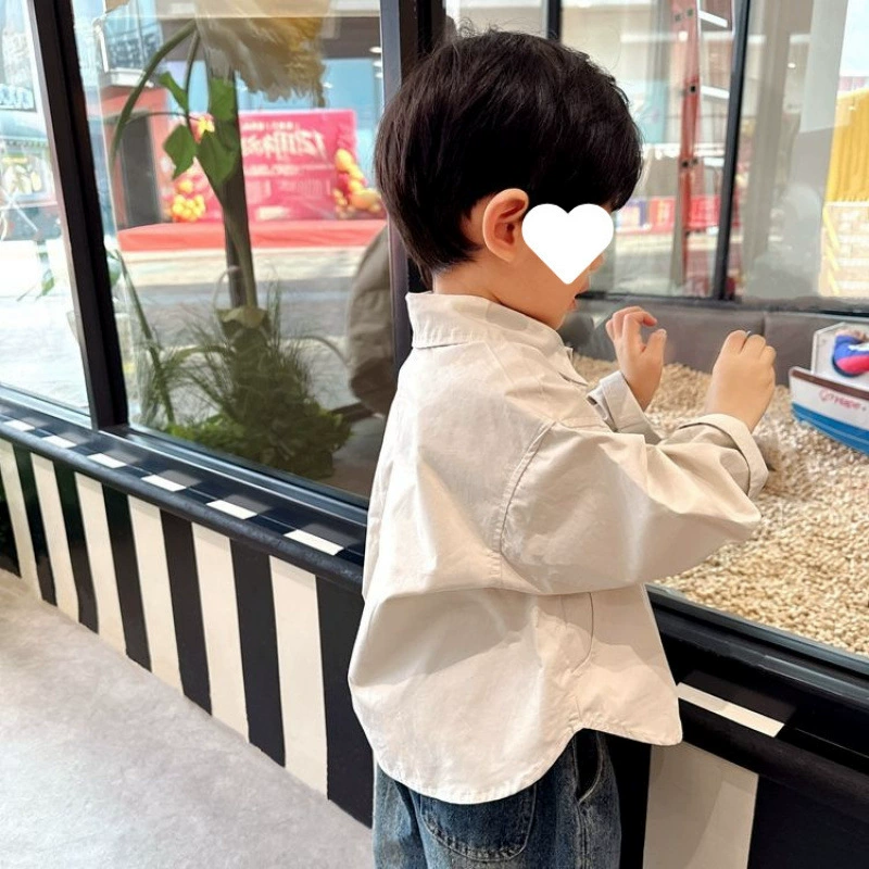 Детские рубашки 2025, весна и осень, новый стиль, однотонные рубашки с воротником-стойкой для детей маленького и среднего размера, топы и куртки в корейском стиле для мальчиков, детская мода