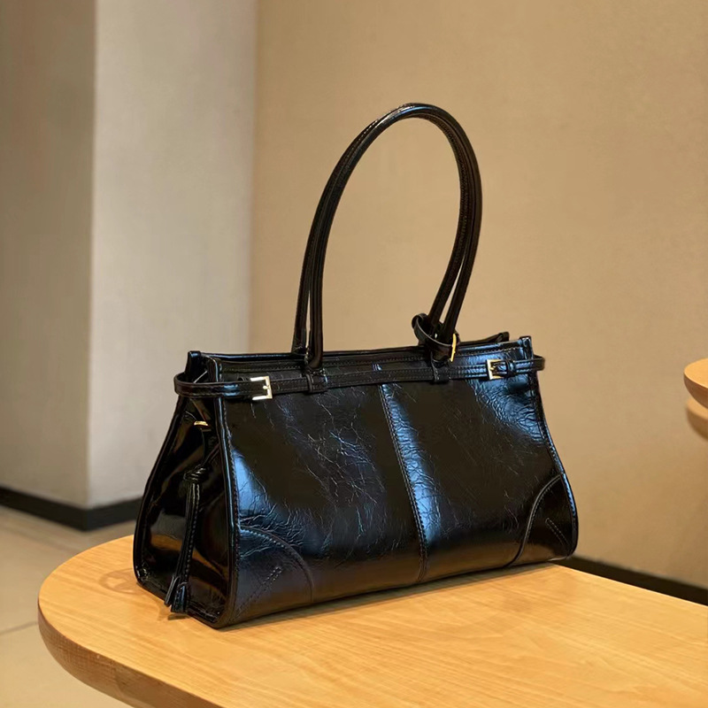 Women's Underarm Bag 2025 New Arrival Premium Top Grain Cowhide Motorcycle Bag Crossbody Commuter Handbag Niche Designer Bag - Thumbnail 4