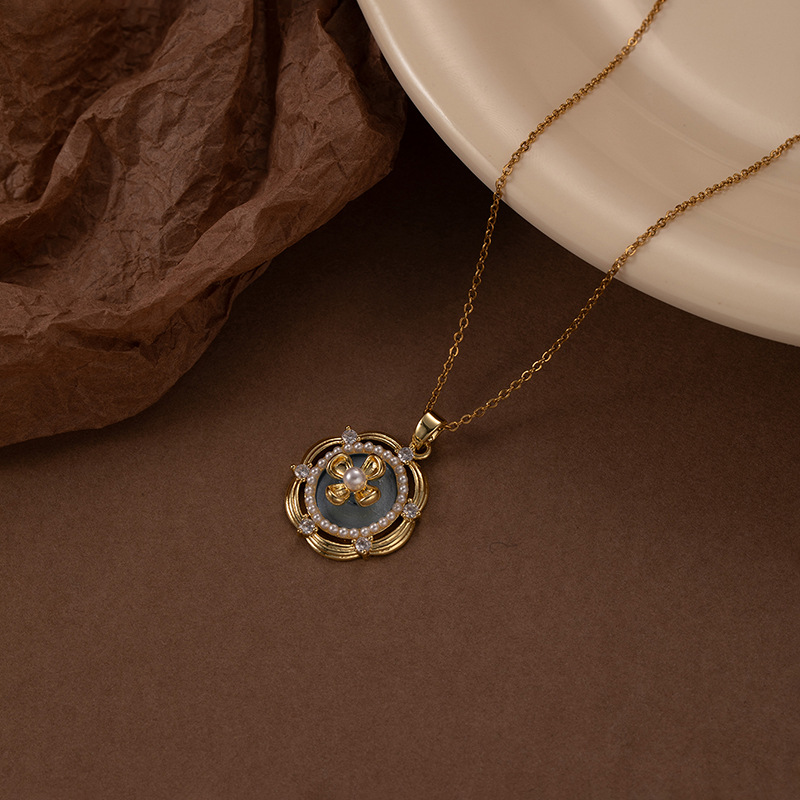 Collier pendentif rose à quatre pétales style français pour femme, design original et tendance, en acier titane effet goutte d'huile._voghion.com