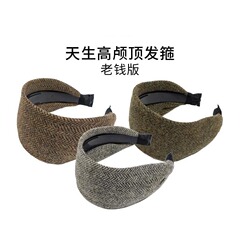 韓国の秋冬の新商品は幅の広い版のカチューシャをプラスしてファッション的な百合の古いお金の風の個性の復古のカチューシャの高級感の髪飾りの女性をプラスします。