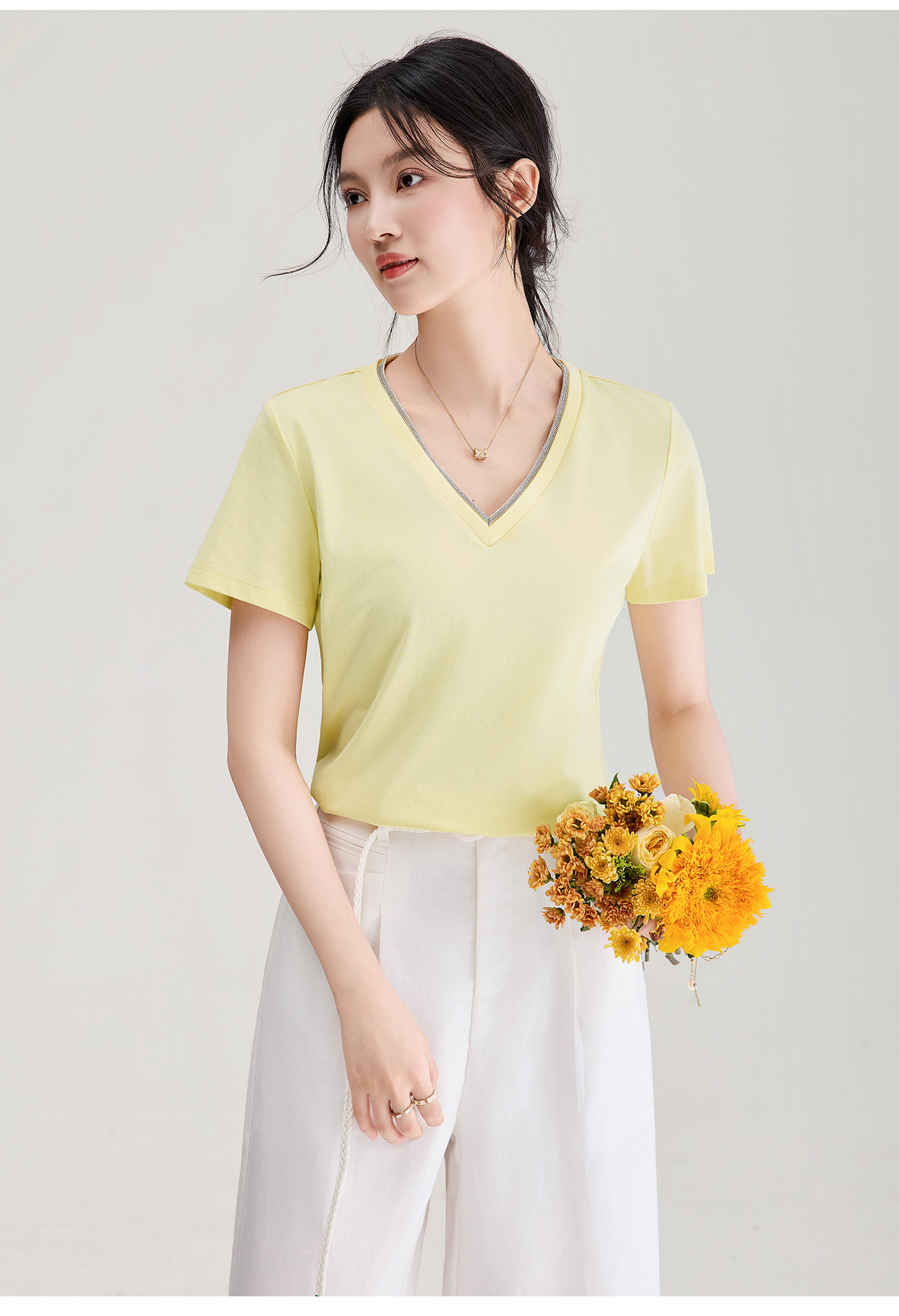 Áo thun nữ cổ V ngắn tay đính đá phong cách công sở — màu trắng chi tiết 12