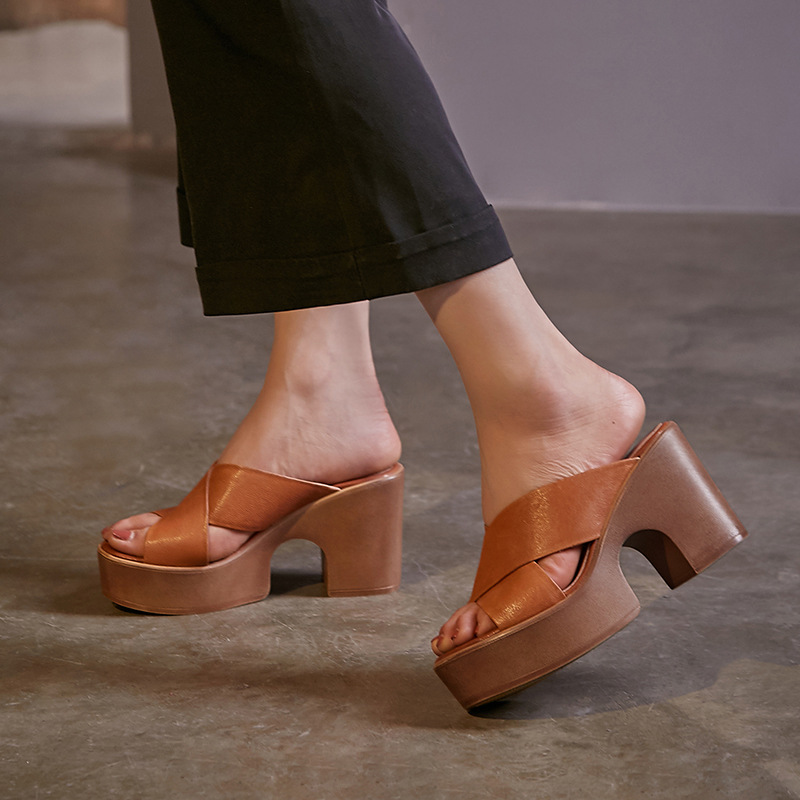 Sandal cao gót nữ hở mũi quai chéo đế xuồng gót 9 cm — màu be, màu nâu