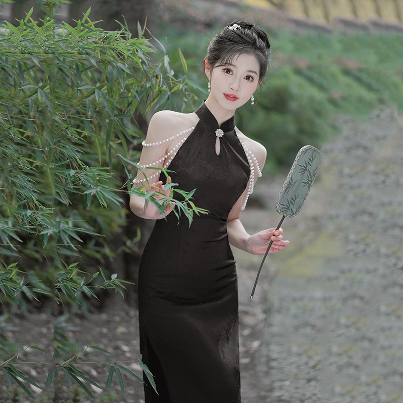 送珠鏈明星同款黑色掛脖新中式改良旗袍2024新款女性感復古晚禮服