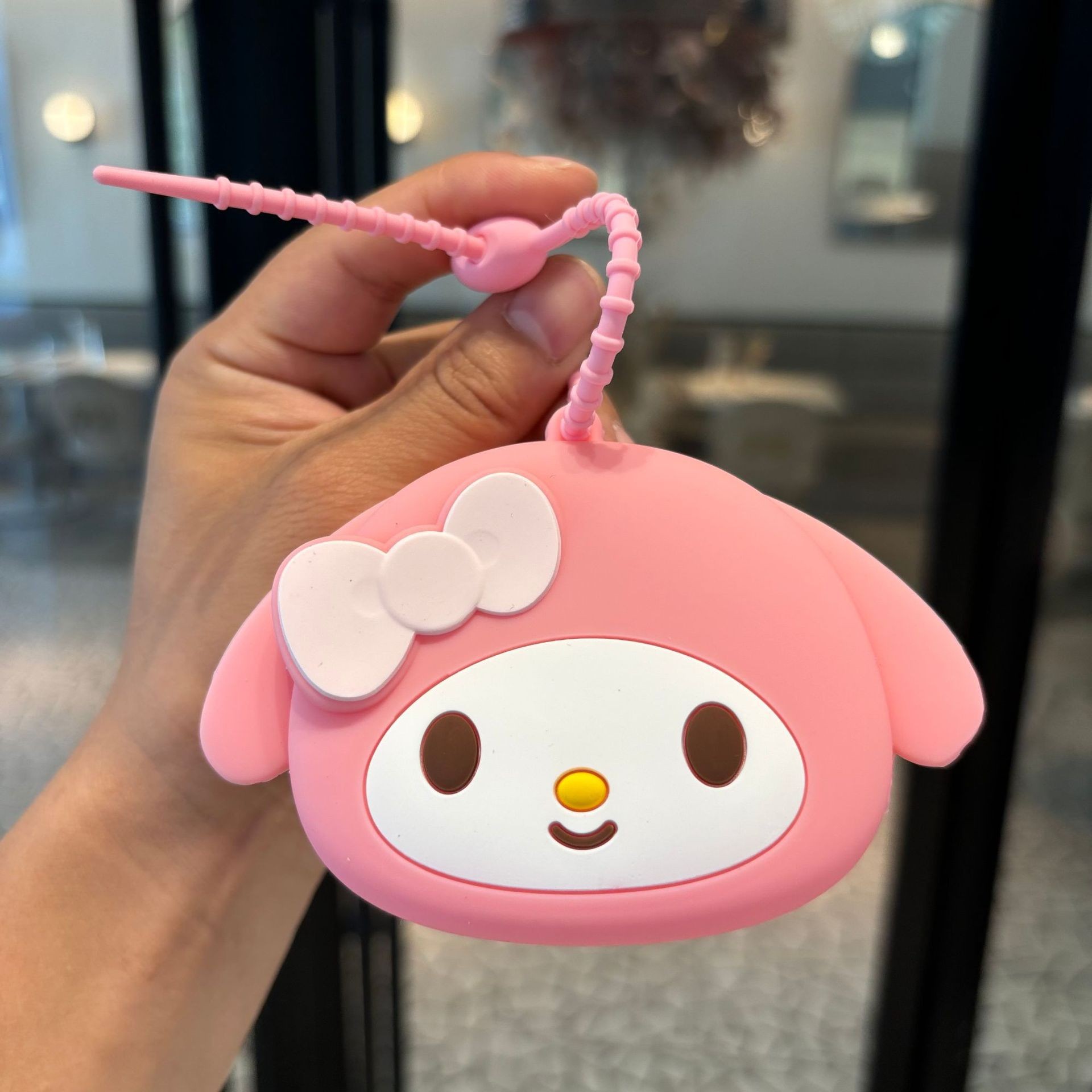 サンリオの小銭入れのキーホルダーが可愛いです。