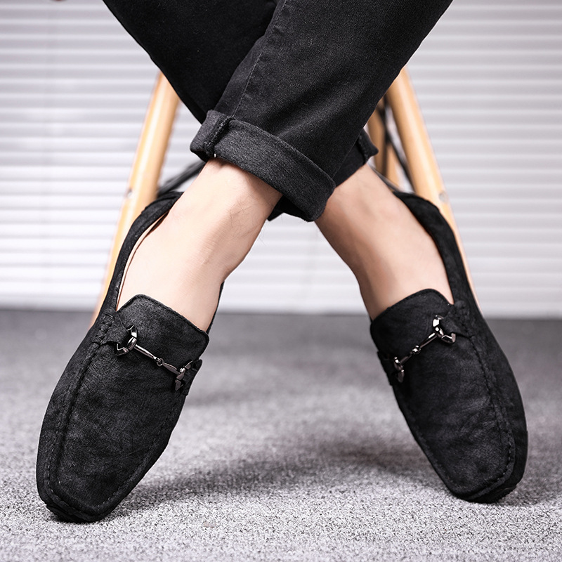 Transmisión en vivo de primavera y otoño, zapatos de cuero para hombres, nuevos zapatos casuales de veludo anti-paseoso, zapatos de hombre con un solo pie.